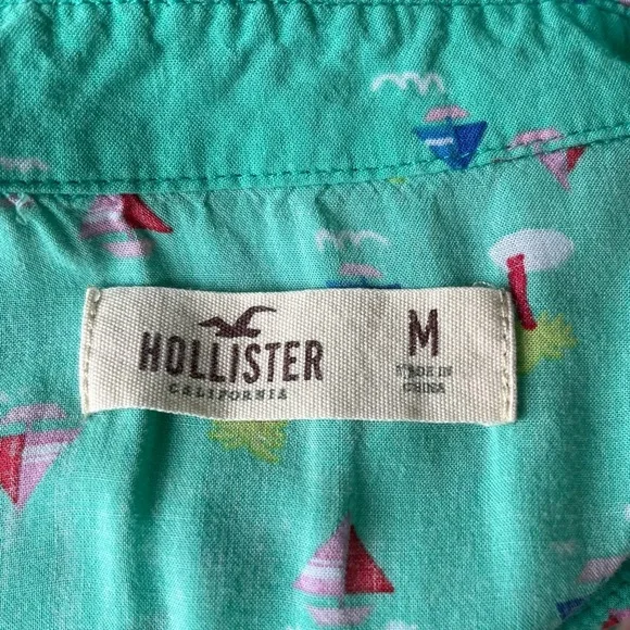 •Hollister• Sleeveless Teal Blue Sailboat Button Down Blouse - Size Medium - Picture 2 of 7